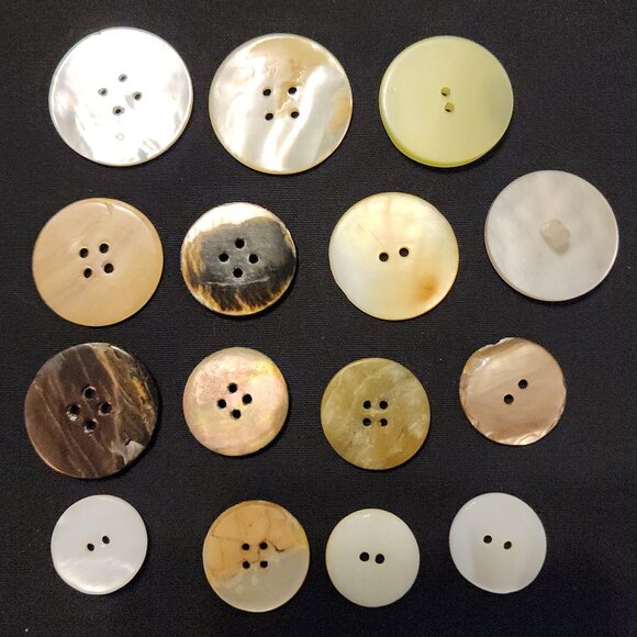 Antique/Vintage Lot of 15 Buttons Mother of Pearl ? - Picture 2 of 10